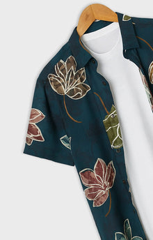 Men's All-Over Maple Leaf Print Short Sleeve Vacation Shirt